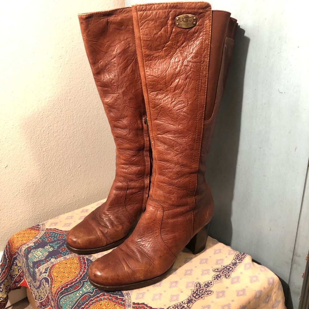 UGG Asher 5760 Size 8